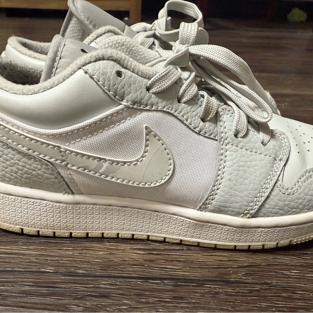 Jordan 1 Low White Camo Sneakers - Picture 4 of 5
